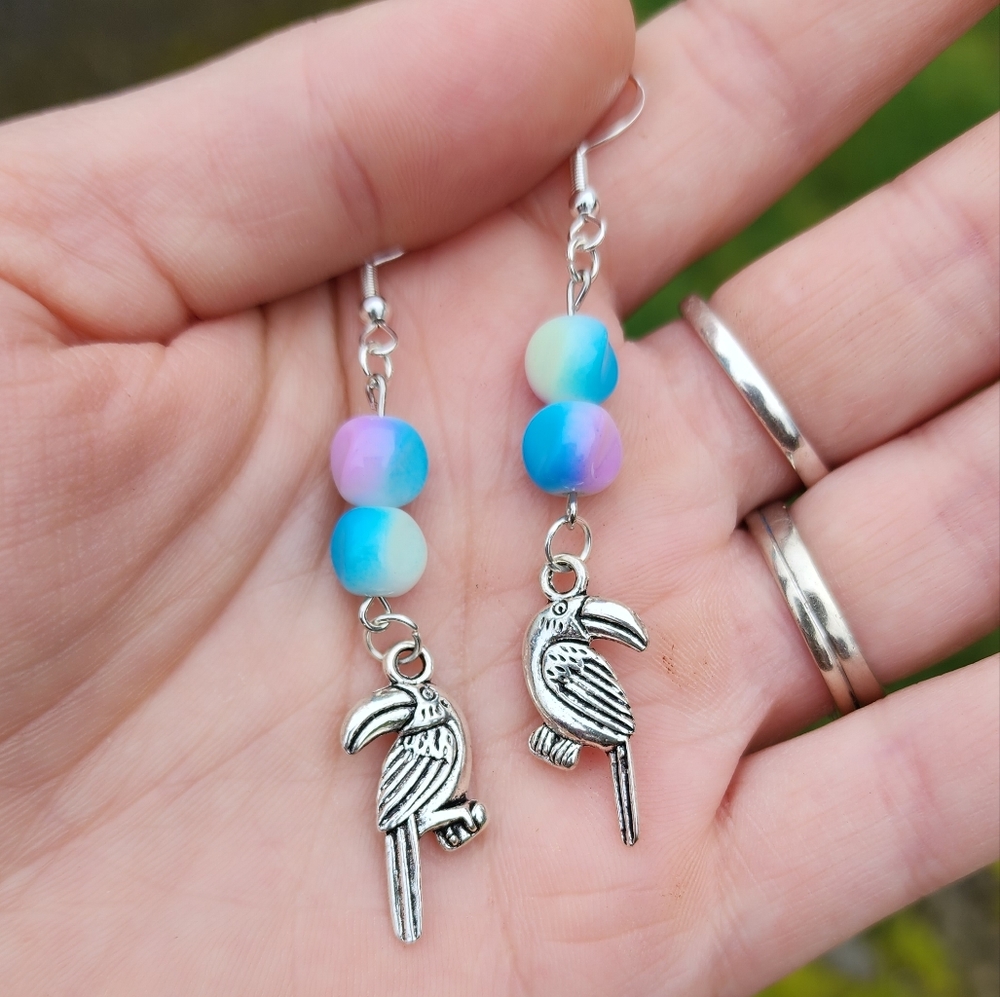 🥳SALE🥳Tucan dangles - Picture 8 of 9